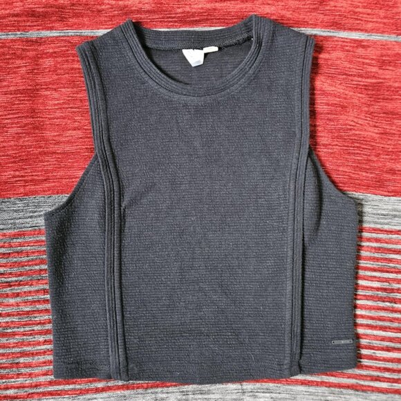 Roxy Tops - Sleeveless Roxy Crop Top!